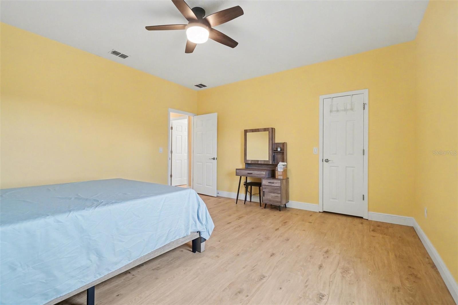 Image 22 of 39 For 17987 Gourd Neck Loop