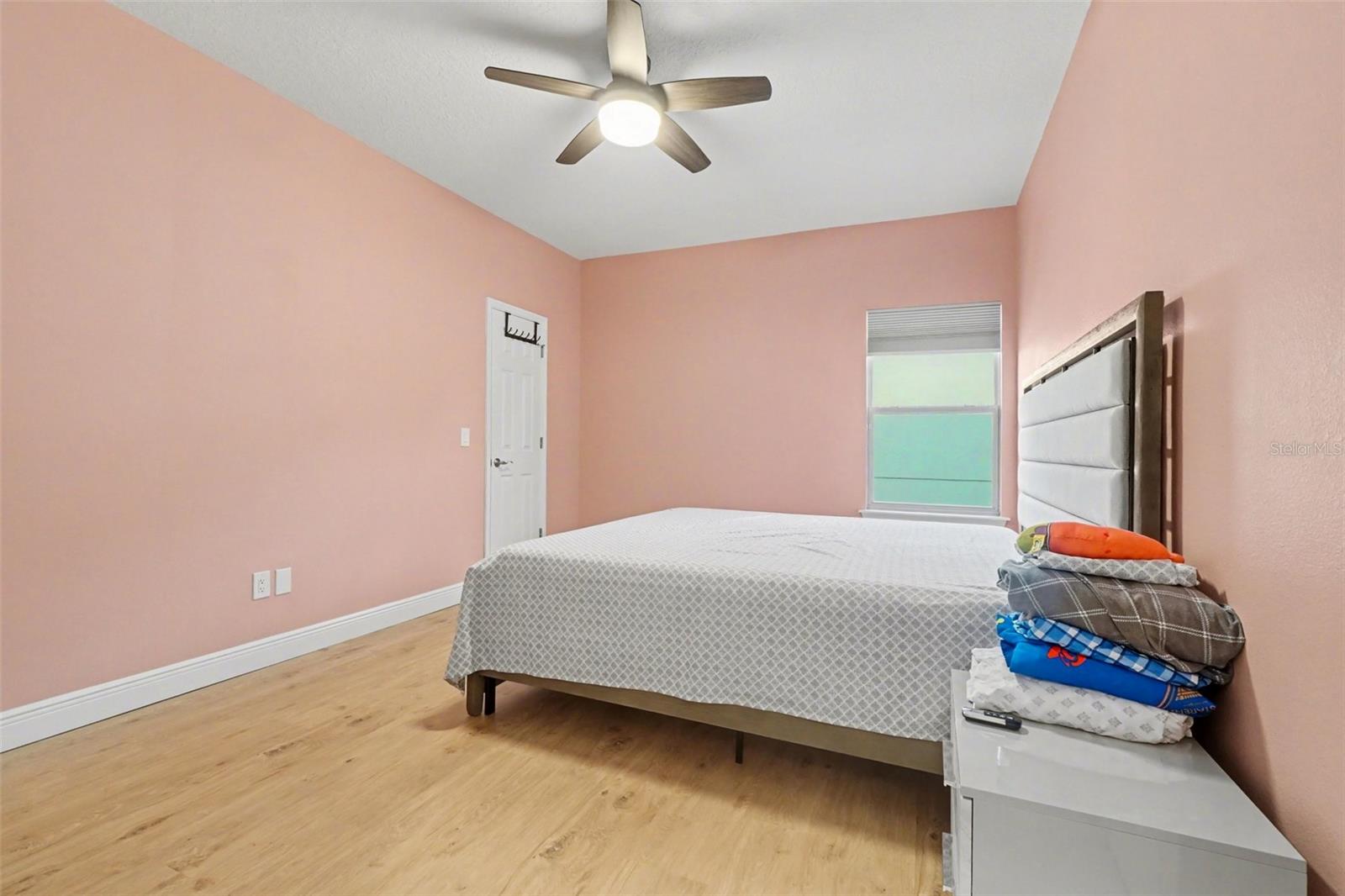 Image 24 of 39 For 17987 Gourd Neck Loop