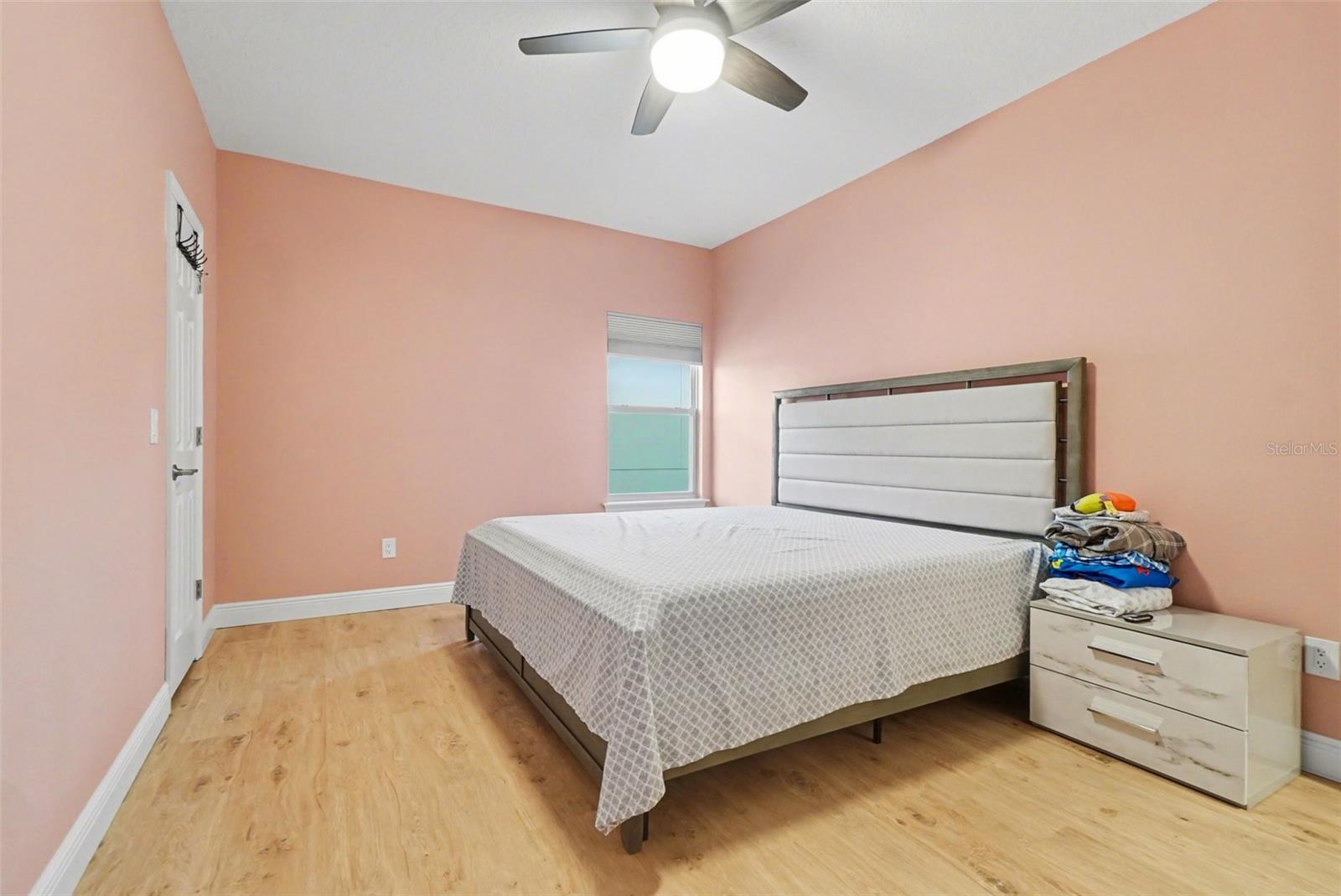 Image 25 of 39 For 17987 Gourd Neck Loop