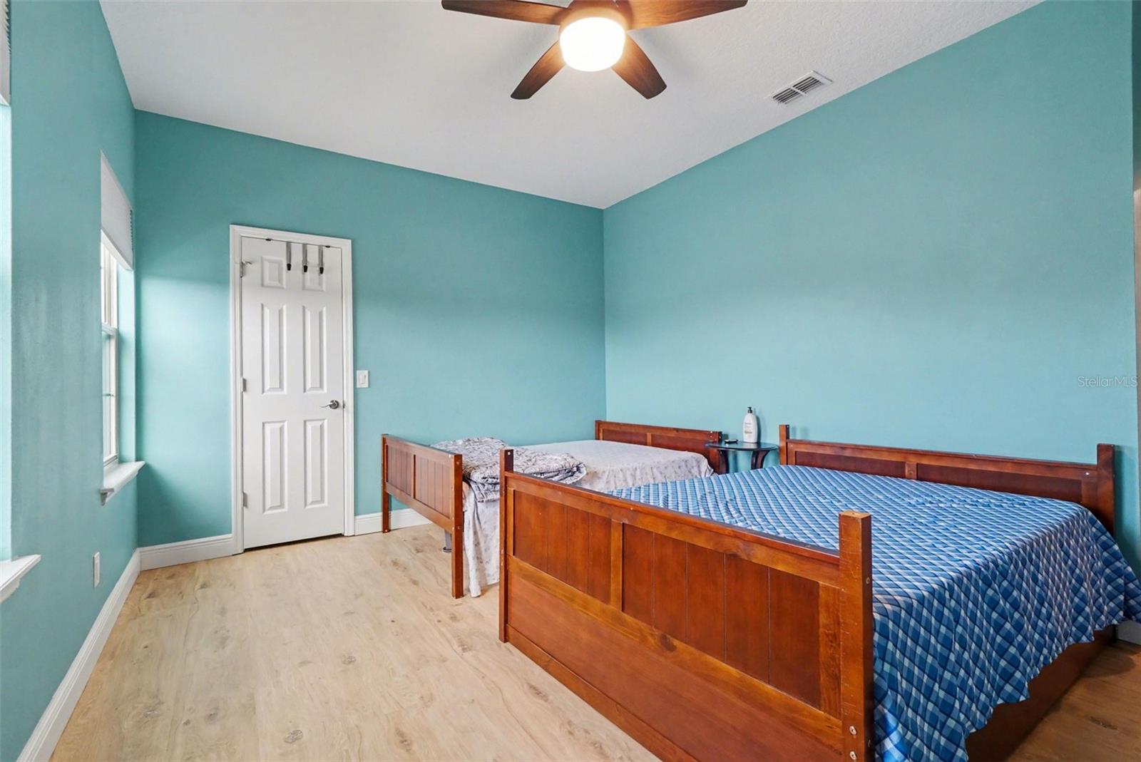 Image 26 of 39 For 17987 Gourd Neck Loop