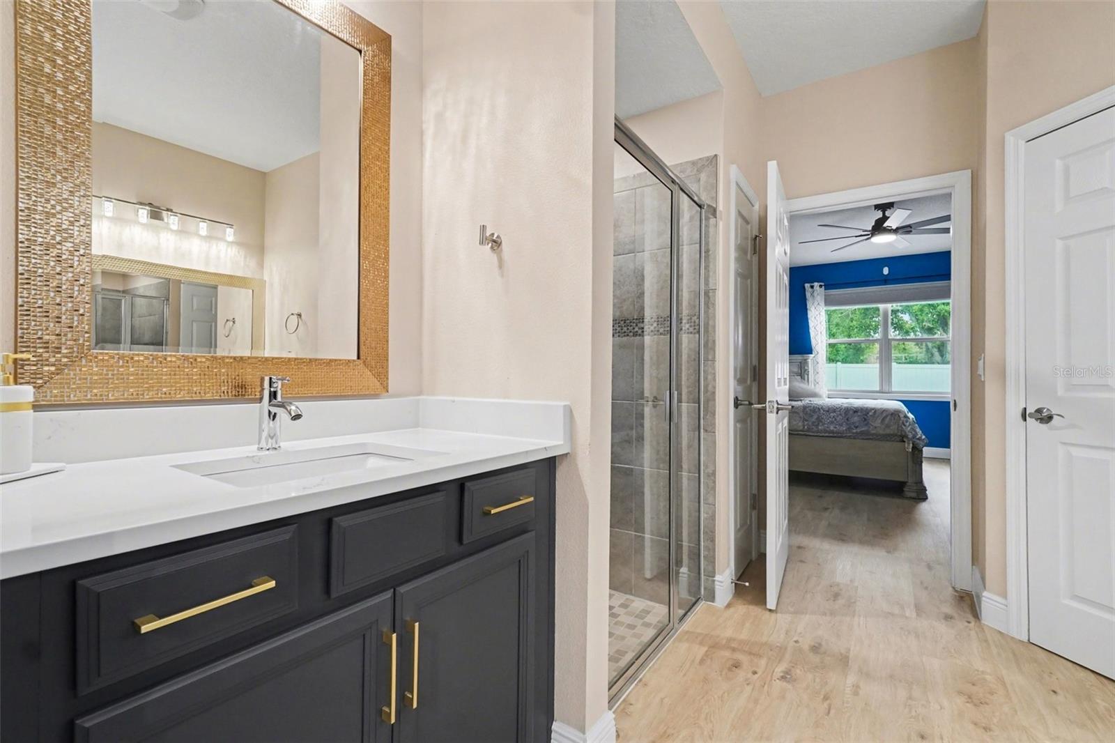 Image 28 of 39 For 17987 Gourd Neck Loop