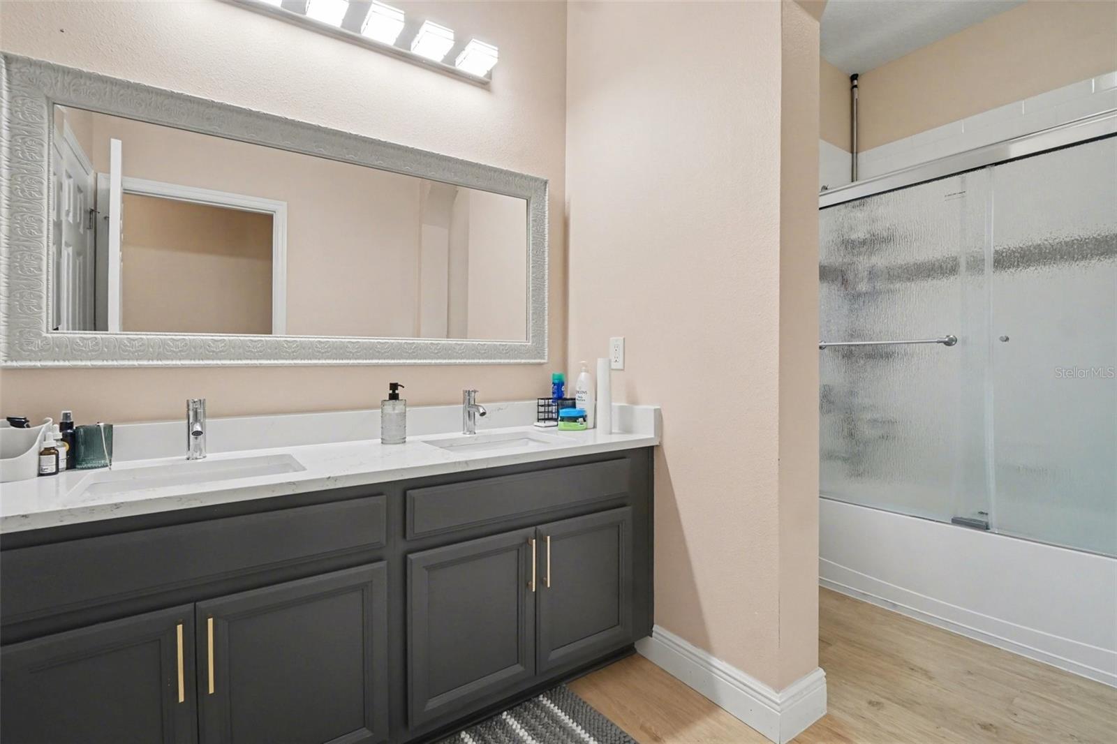 Image 32 of 39 For 17987 Gourd Neck Loop