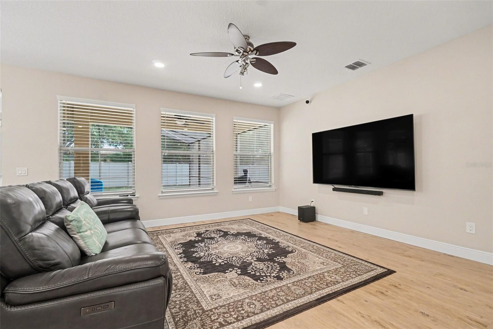 Image 7 of 39 For 17987 Gourd Neck Loop