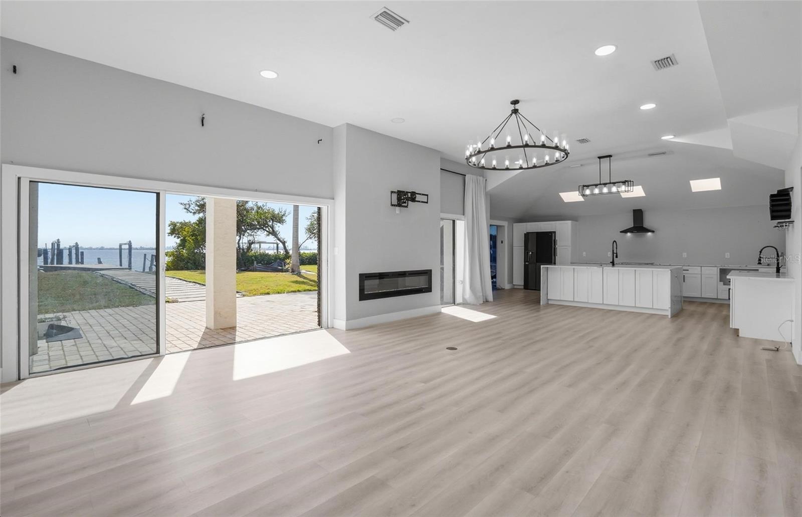 Image 10 of 15 For 10218 46th Avenue W