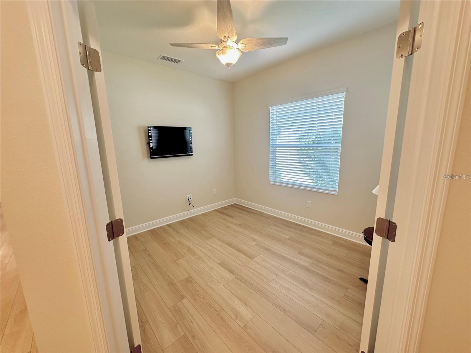 Image 5 of 25 For 2633 Star Apple Way