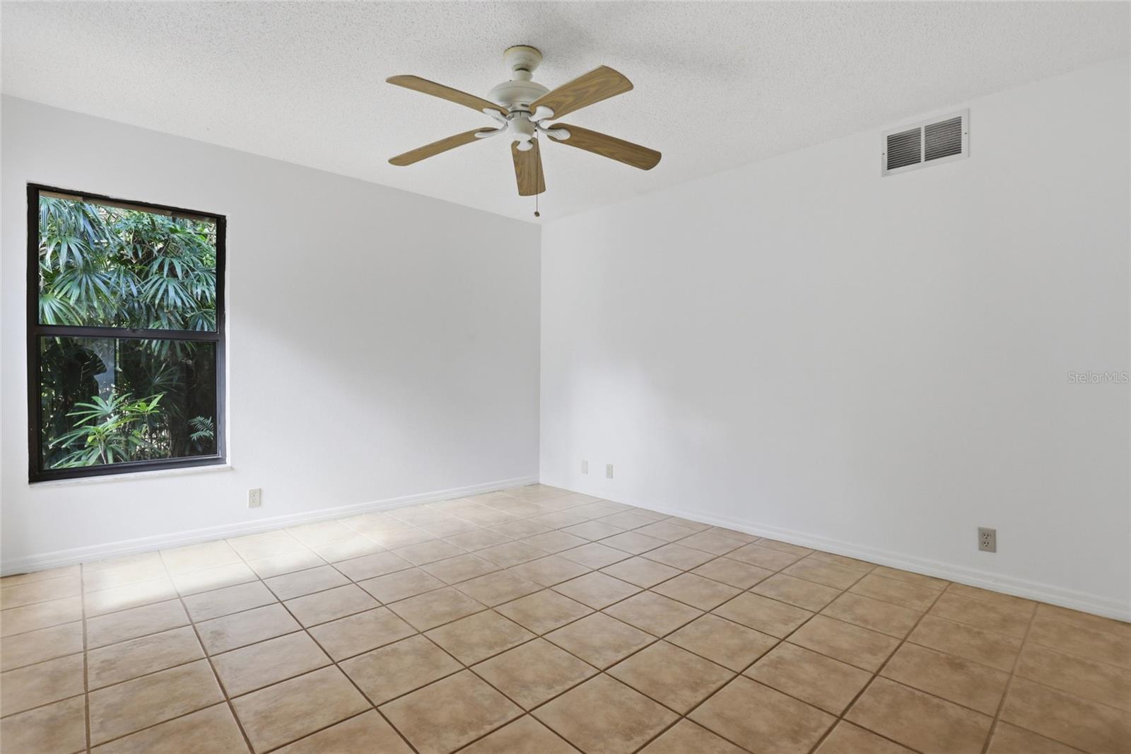 Image 13 of 46 For 7336 Curlew Street