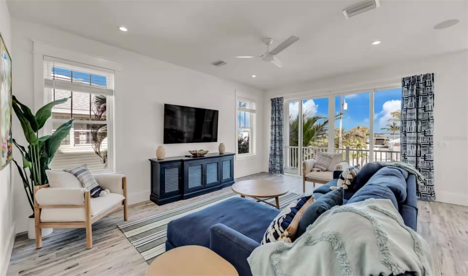 Image 14 of 41 For 2210 Avenue A