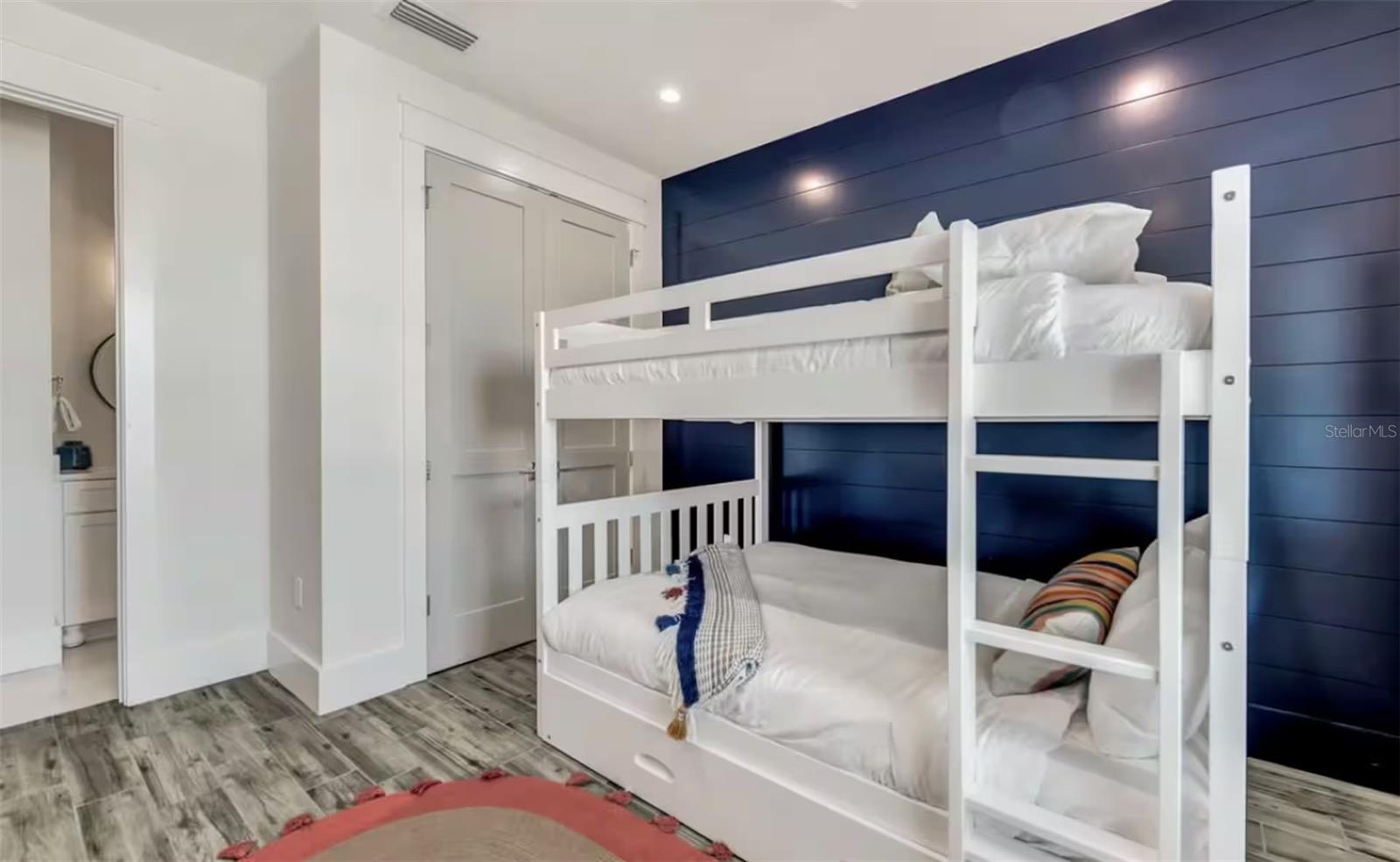 Image 34 of 41 For 2210 Avenue A