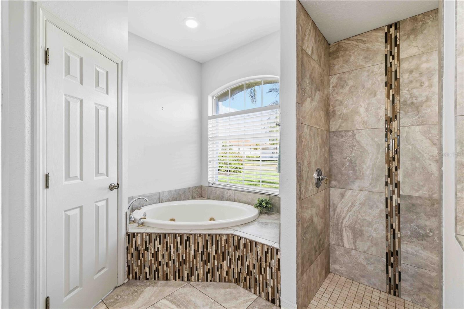 Image 27 of 46 For 8335 Barton Farms Boulevard