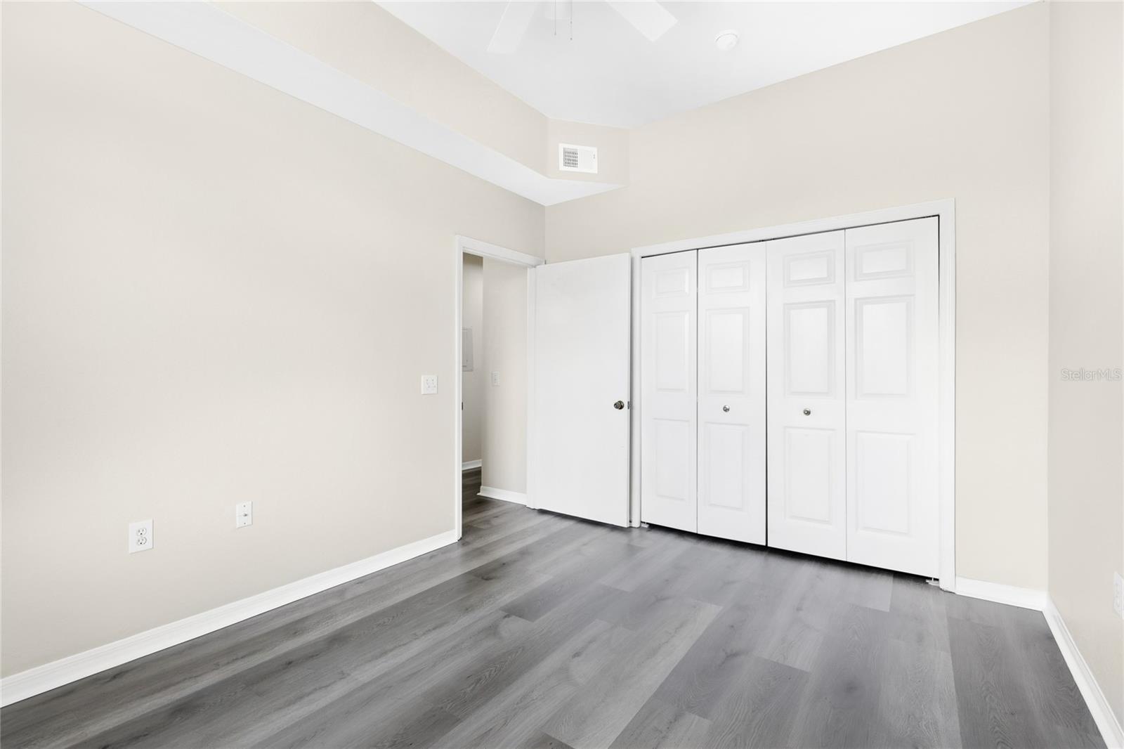 Image 16 of 45 For 5160 Northridge Road 301