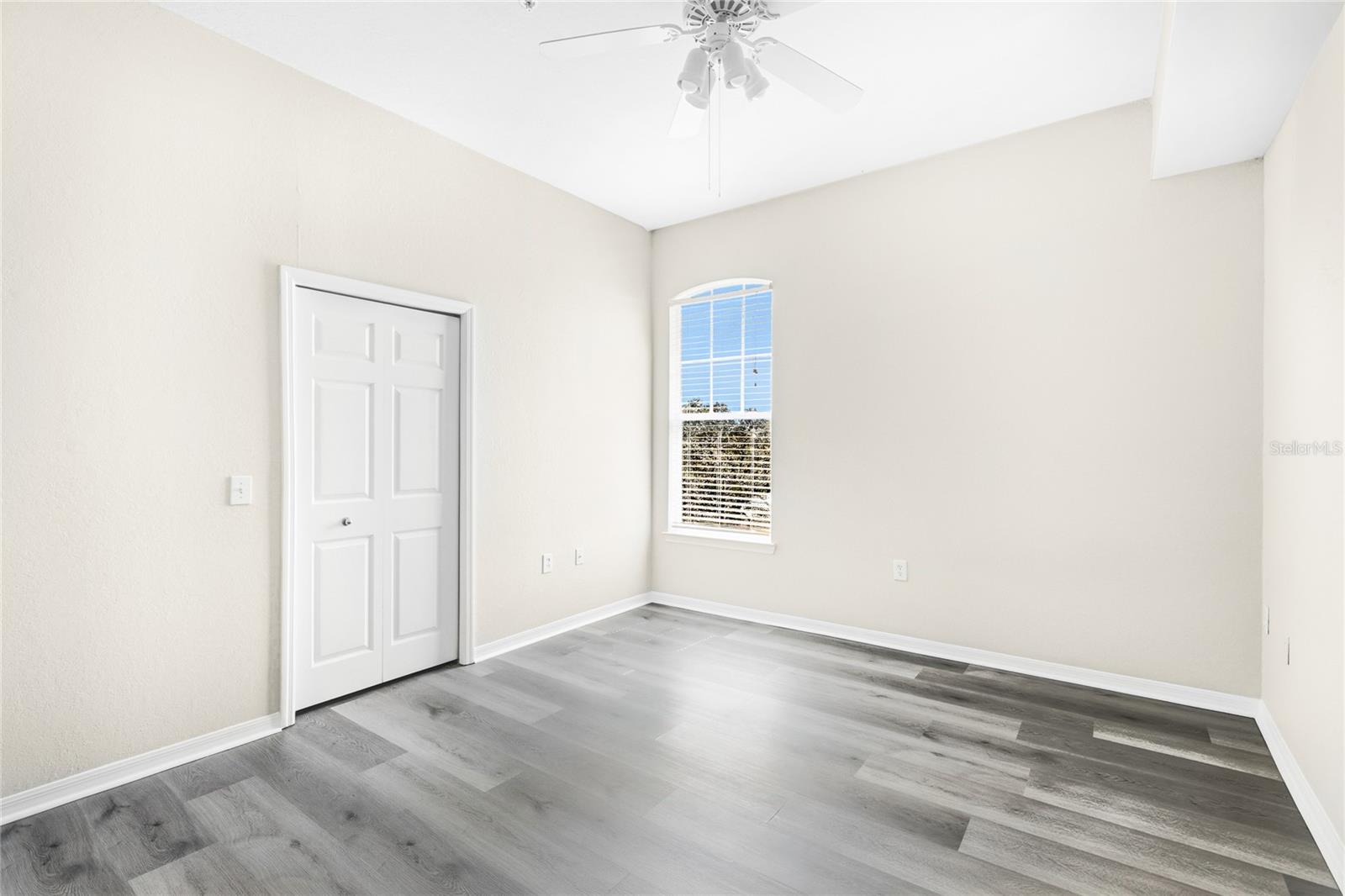 Image 22 of 45 For 5160 Northridge Road 301