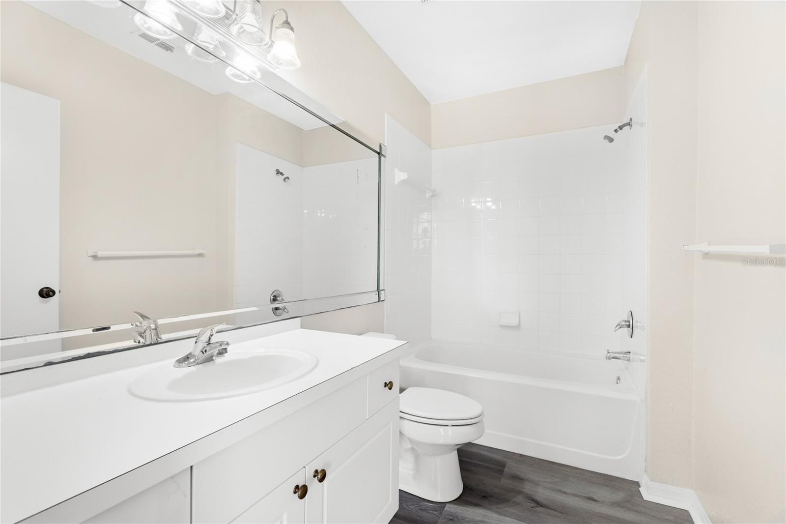 Image 24 of 45 For 5160 Northridge Road 301