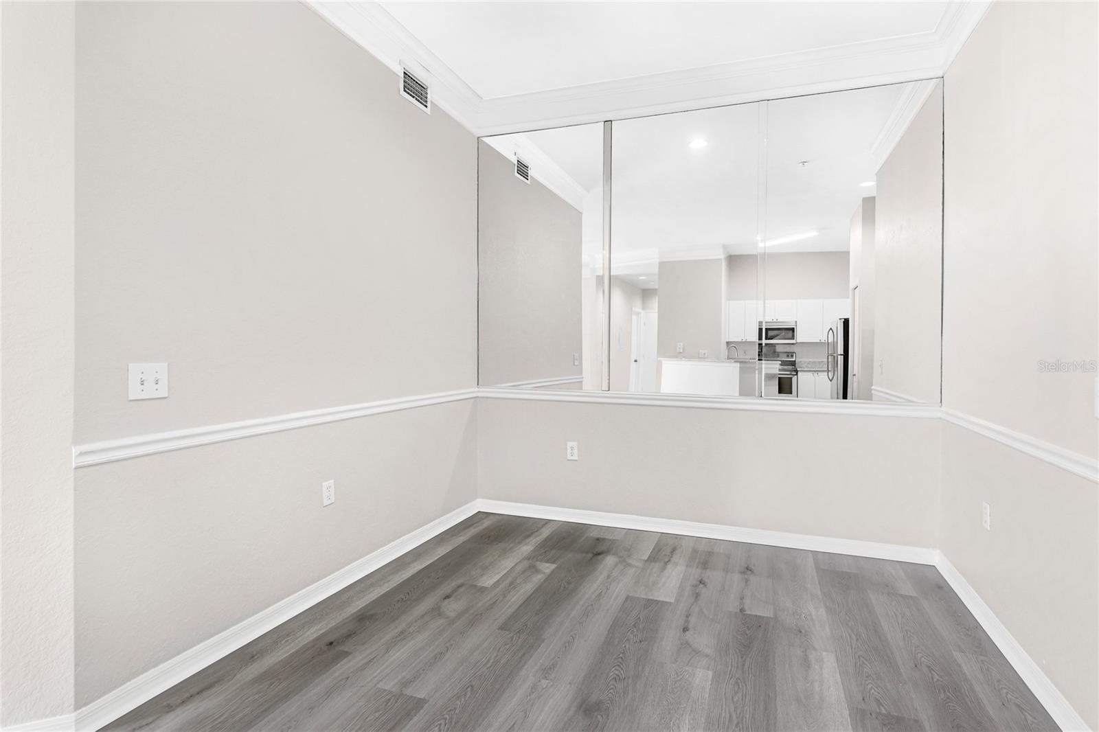 Image 8 of 45 For 5160 Northridge Road 301