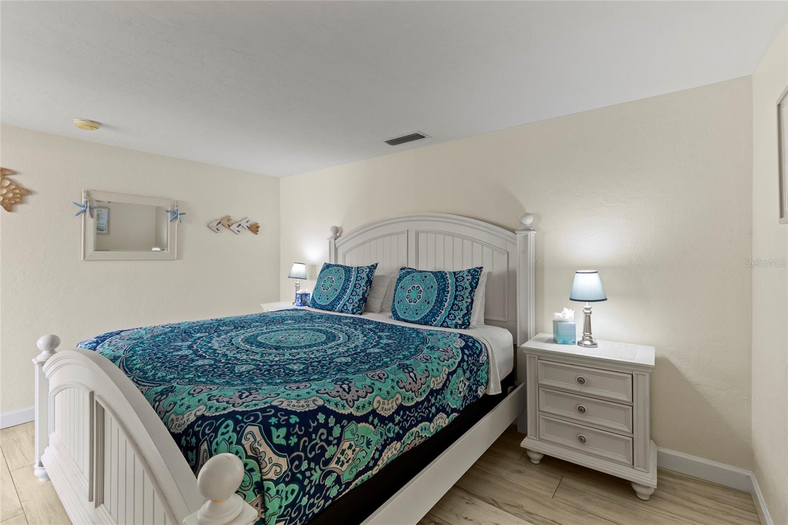 Image 10 of 19 For 6836 Roxbury Drive