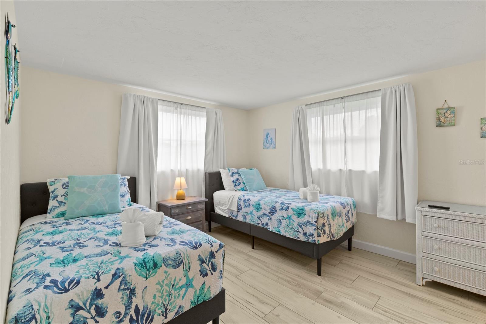 Image 12 of 19 For 6836 Roxbury Drive