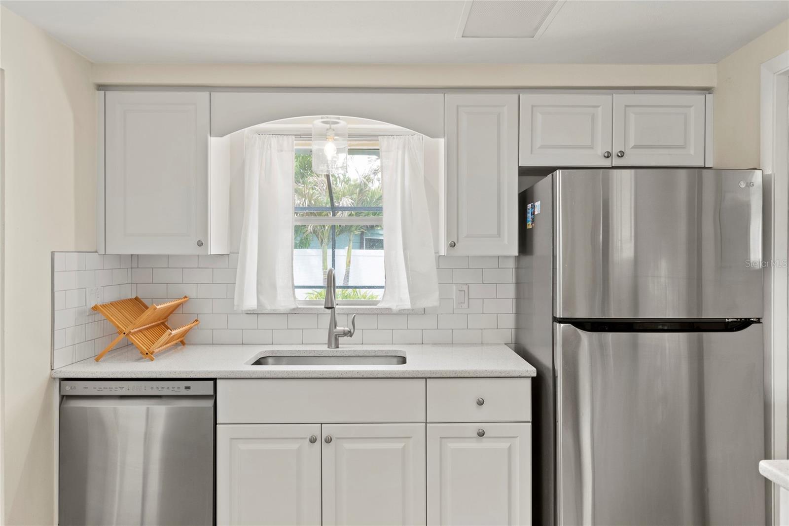 Image 4 of 19 For 6836 Roxbury Drive