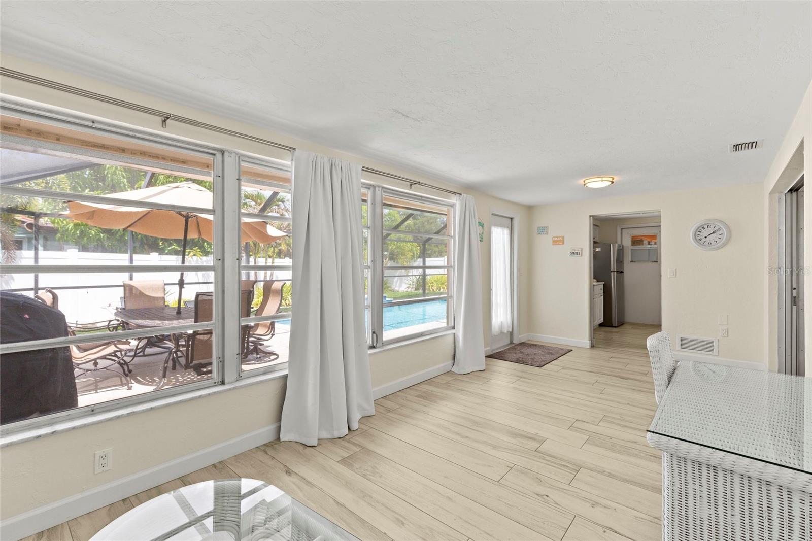 Image 9 of 19 For 6836 Roxbury Drive