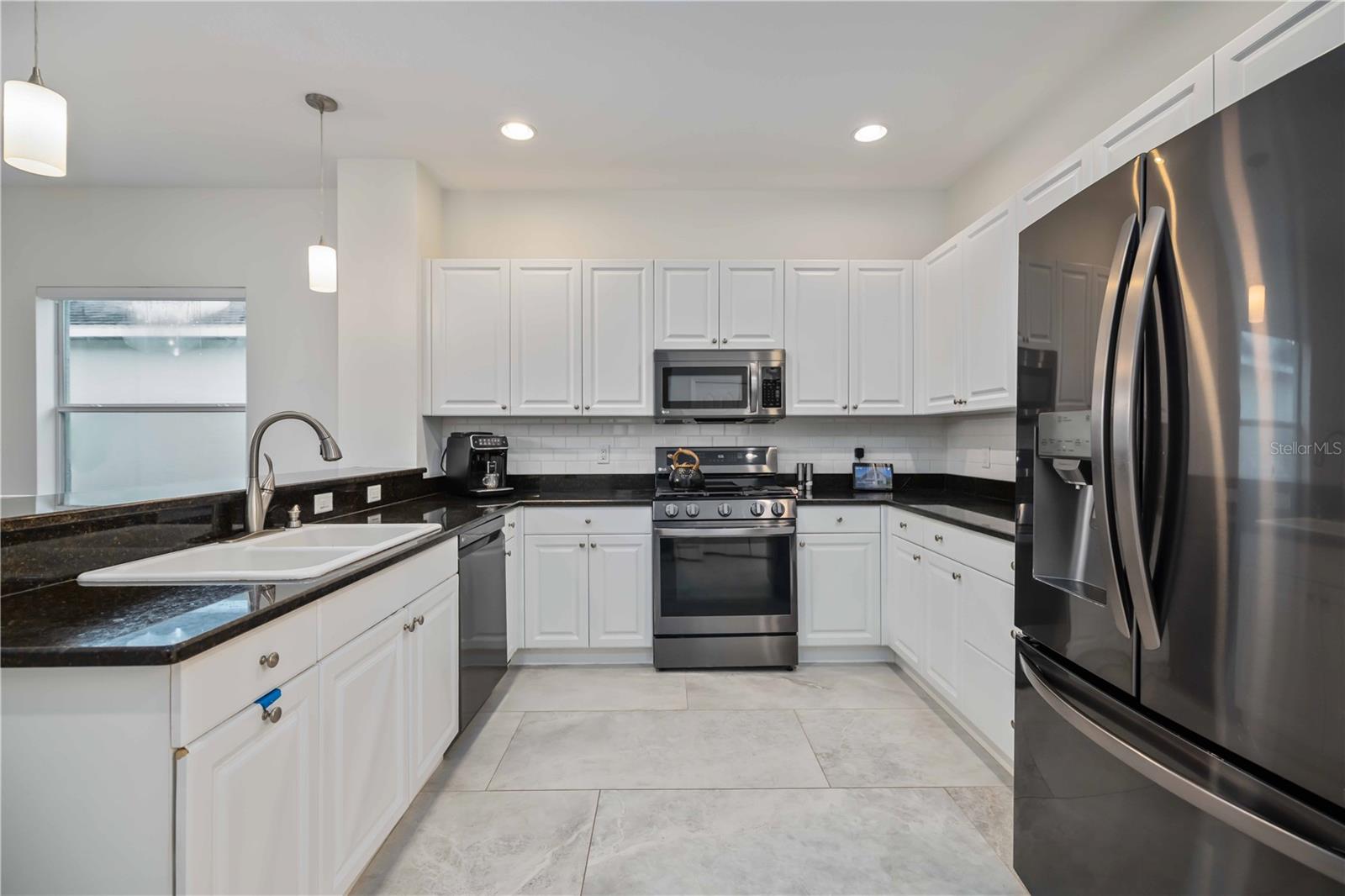 Image 14 of 54 For 12146 Longview Lake Circle