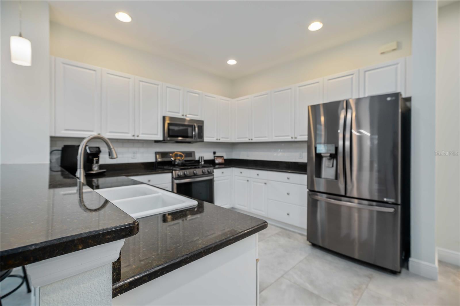 Image 15 of 54 For 12146 Longview Lake Circle