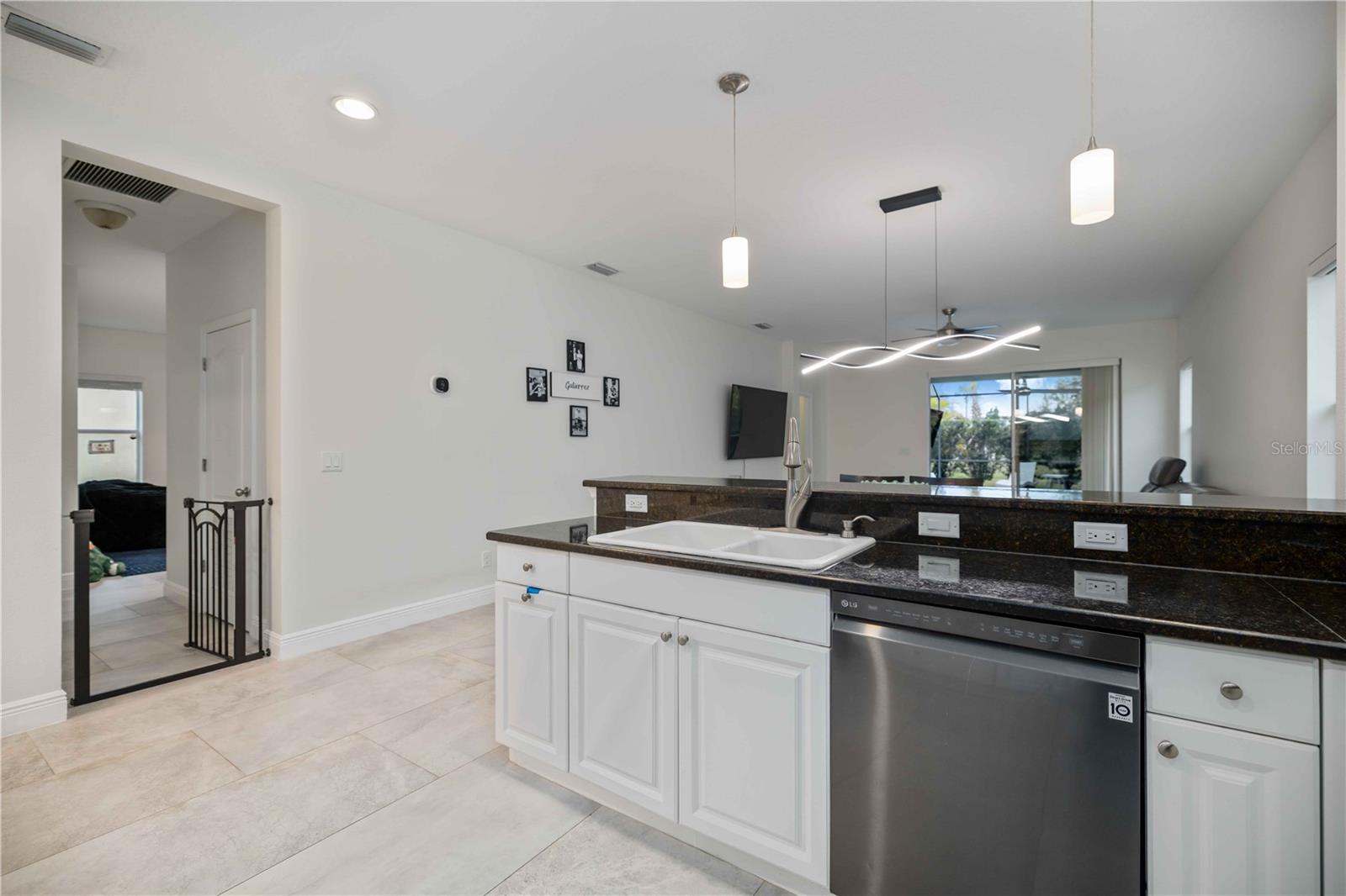 Image 16 of 54 For 12146 Longview Lake Circle