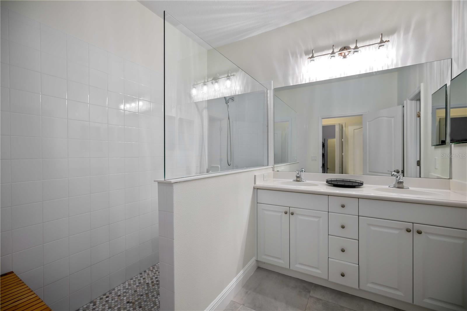 Image 31 of 54 For 12146 Longview Lake Circle