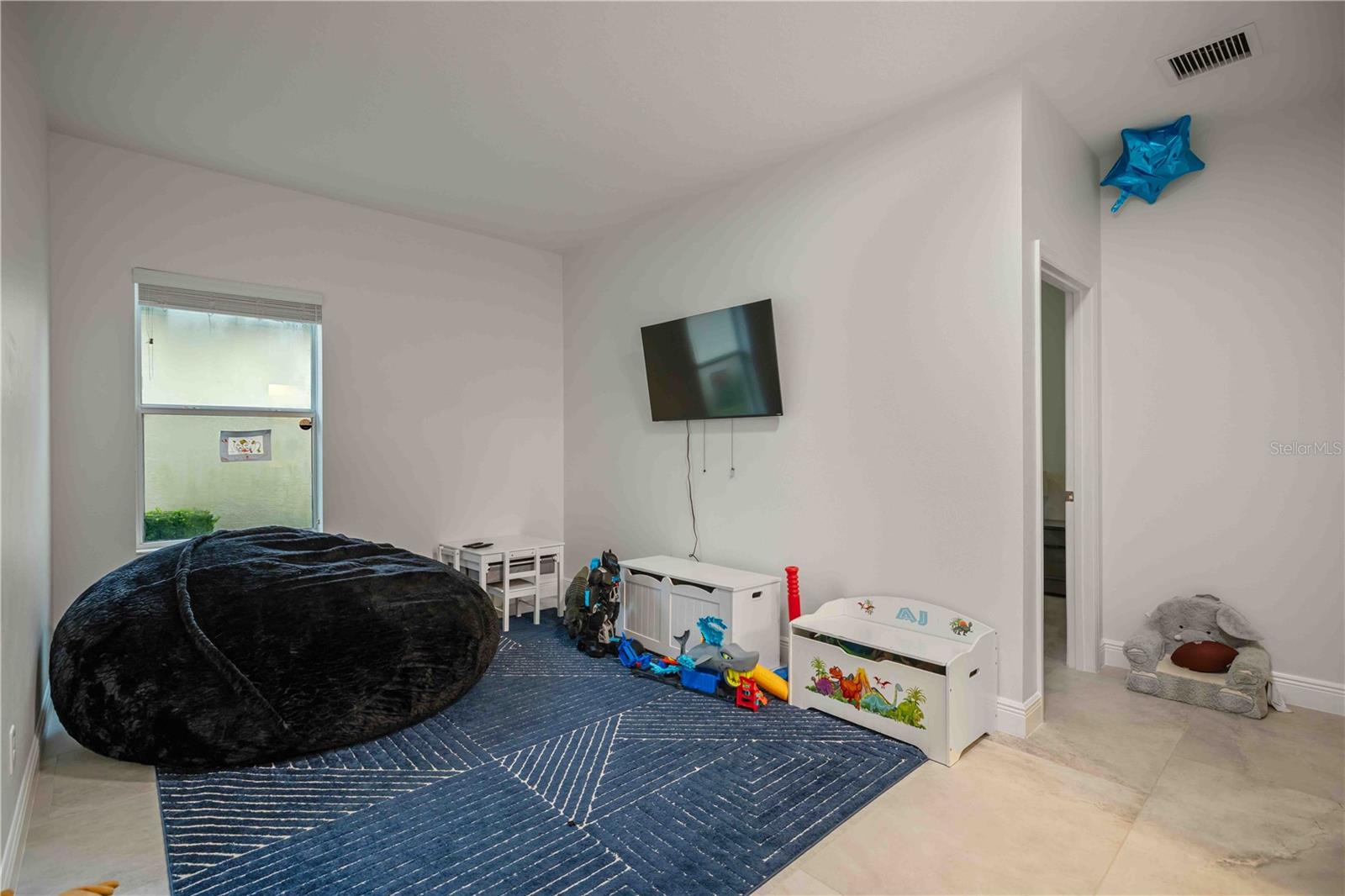 Image 35 of 54 For 12146 Longview Lake Circle