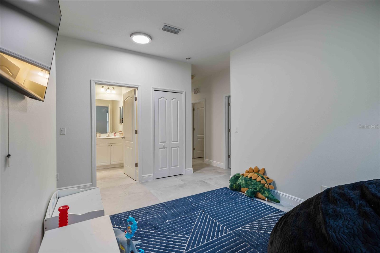 Image 39 of 54 For 12146 Longview Lake Circle