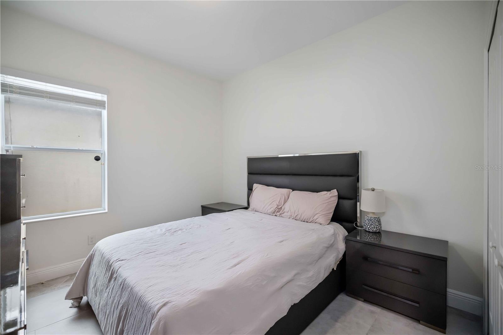 Image 40 of 54 For 12146 Longview Lake Circle