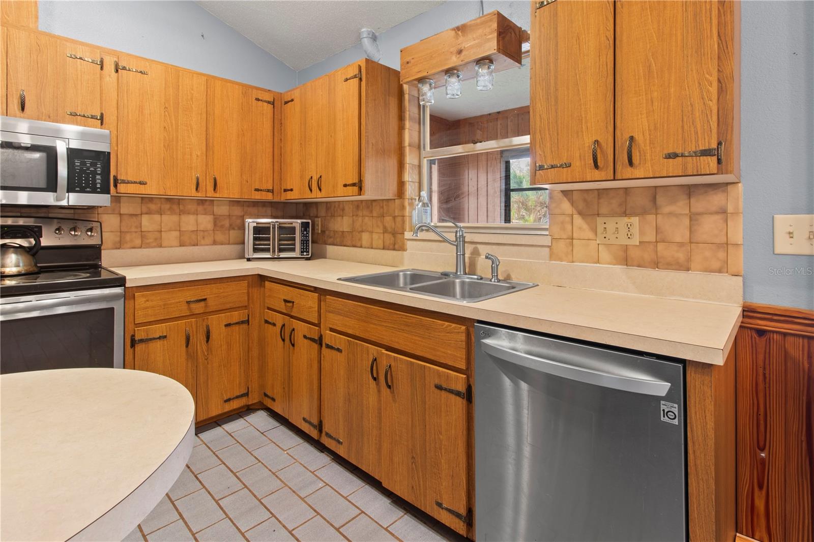 Image 11 of 59 For 1143 Meyers Road