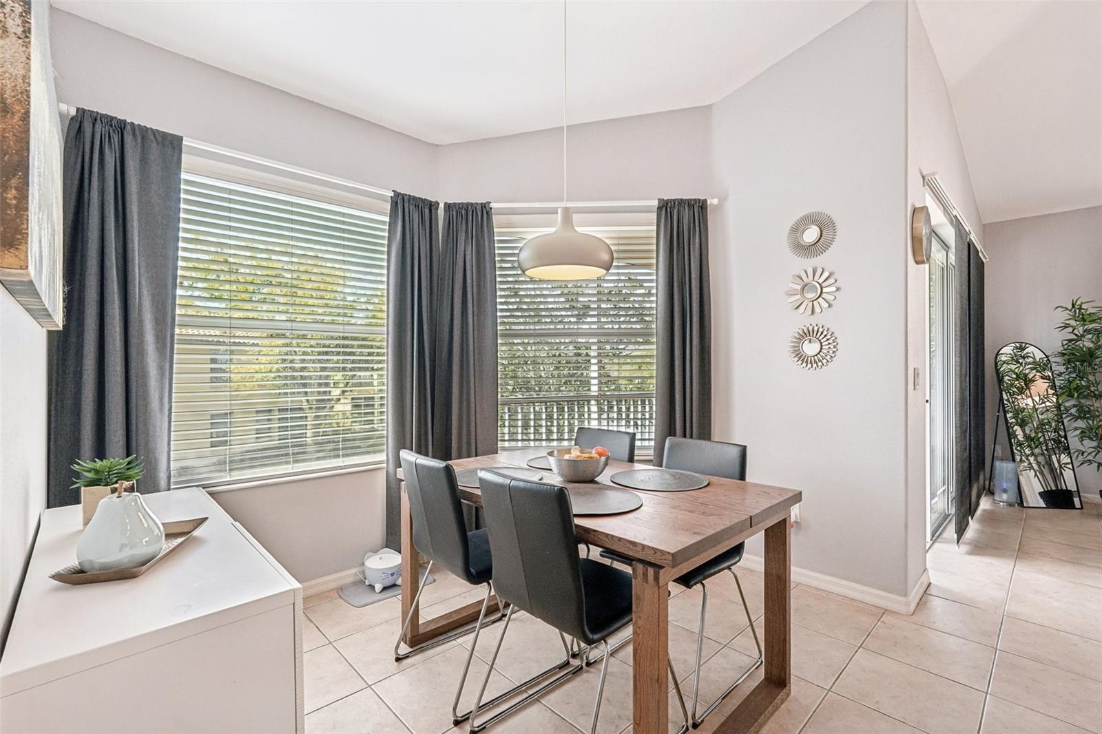 Image 11 of 49 For 4270 Vicenza Drive D40