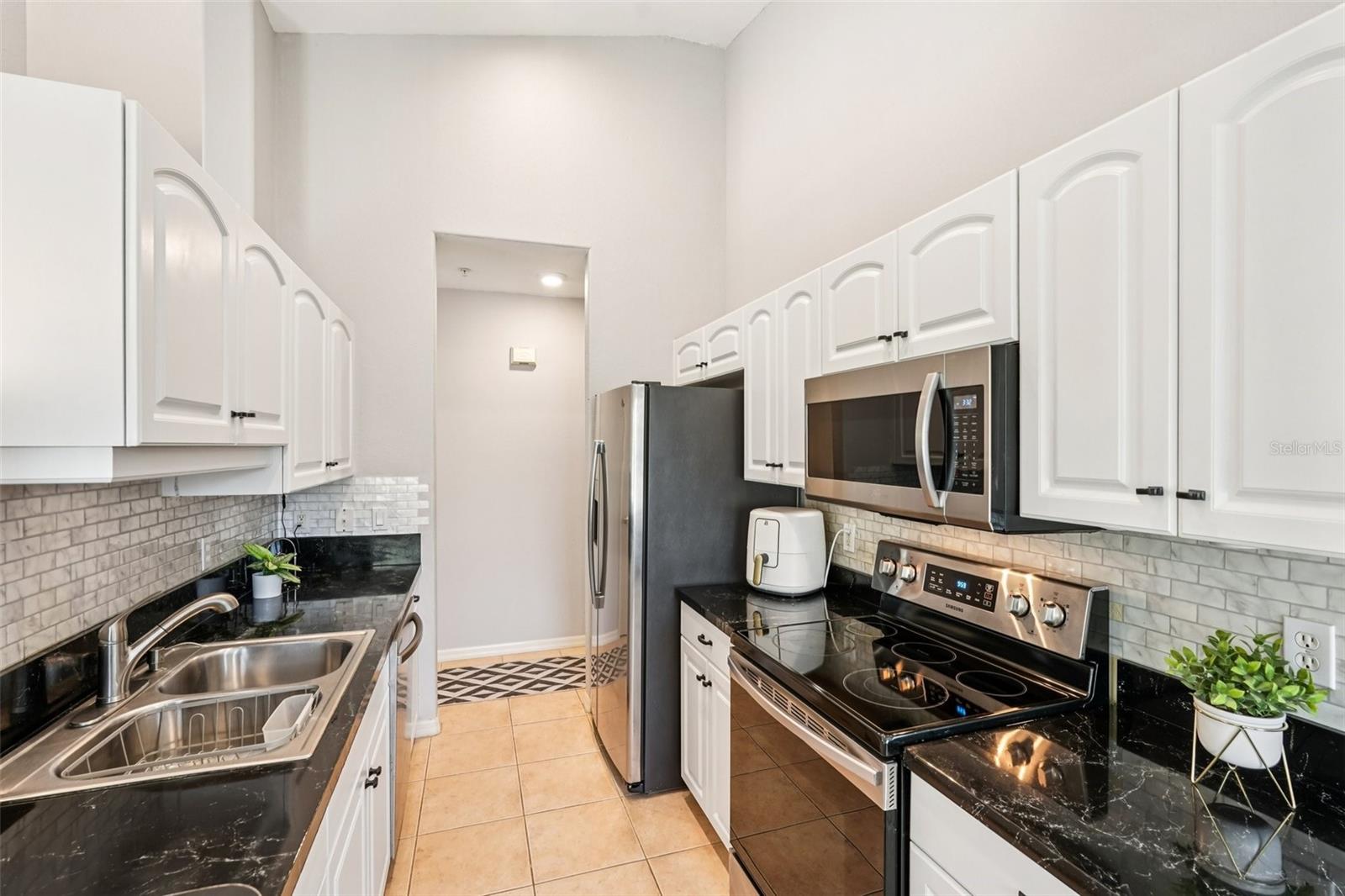 Image 12 of 49 For 4270 Vicenza Drive D40