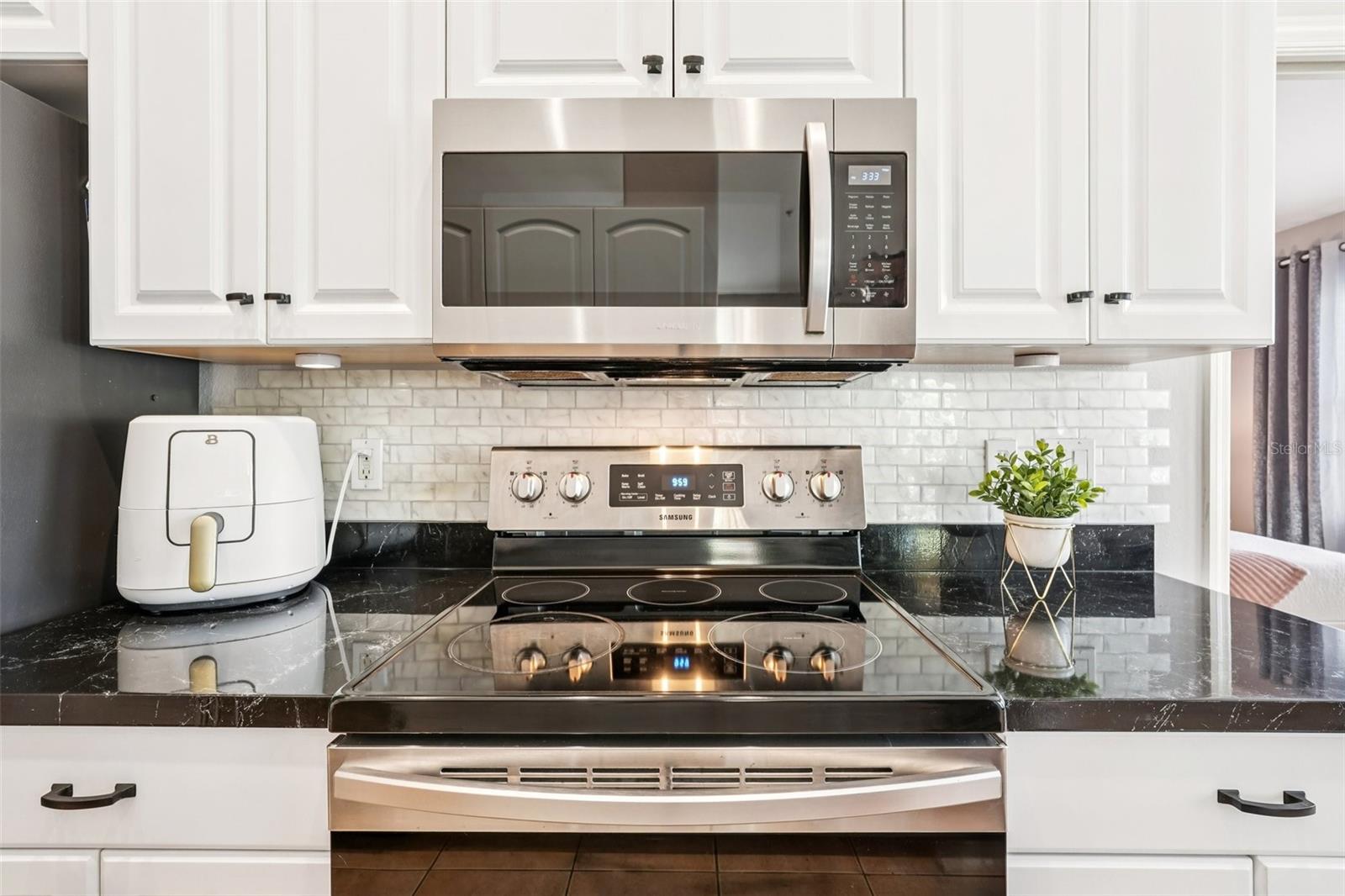 Image 13 of 49 For 4270 Vicenza Drive D40