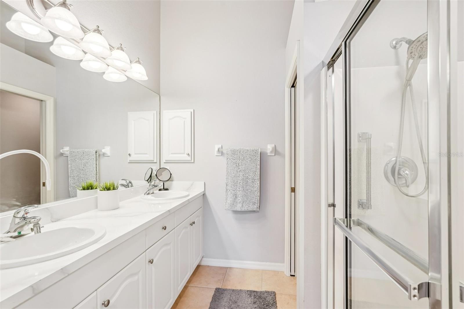 Image 22 of 49 For 4270 Vicenza Drive D40