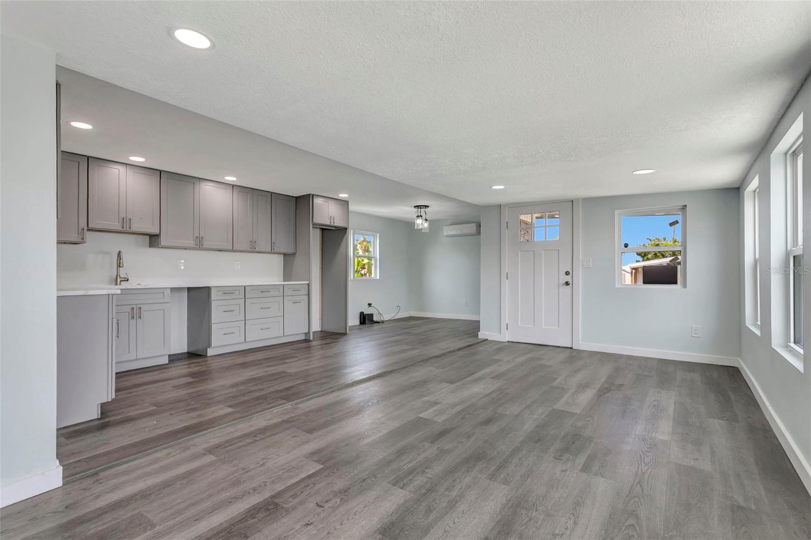 Image 10 of 32 For 410 51st Avenue Drive W