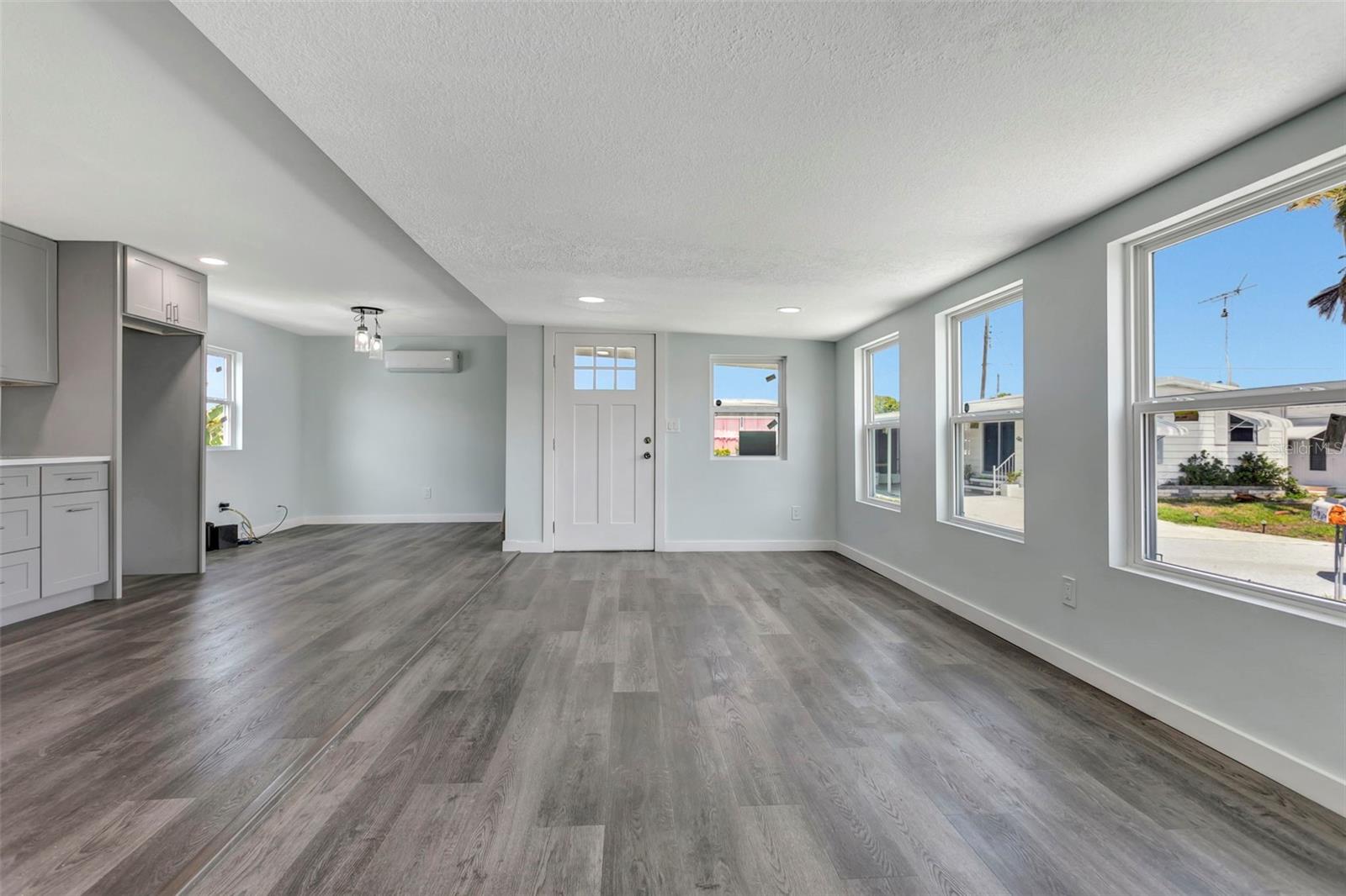 Image 11 of 32 For 410 51st Avenue Drive W