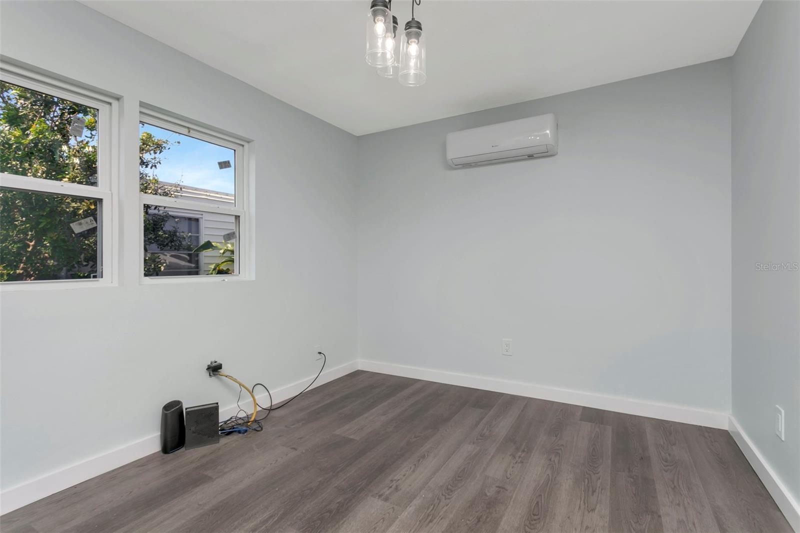 Image 14 of 32 For 410 51st Avenue Drive W