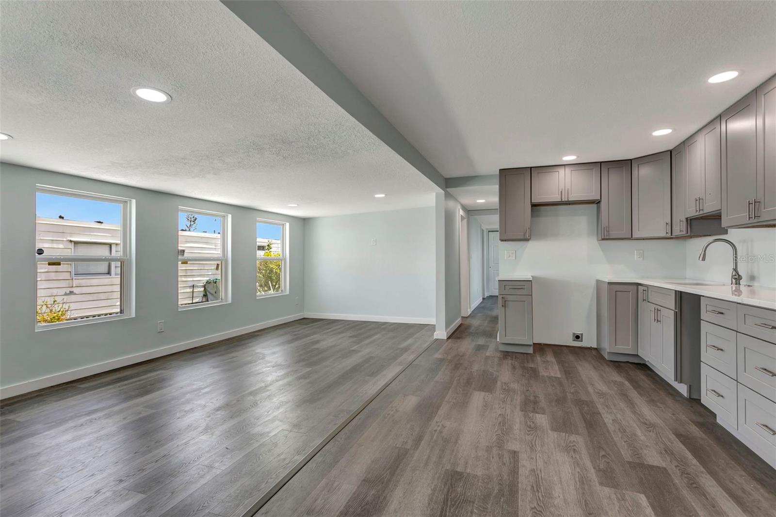 Image 17 of 32 For 410 51st Avenue Drive W