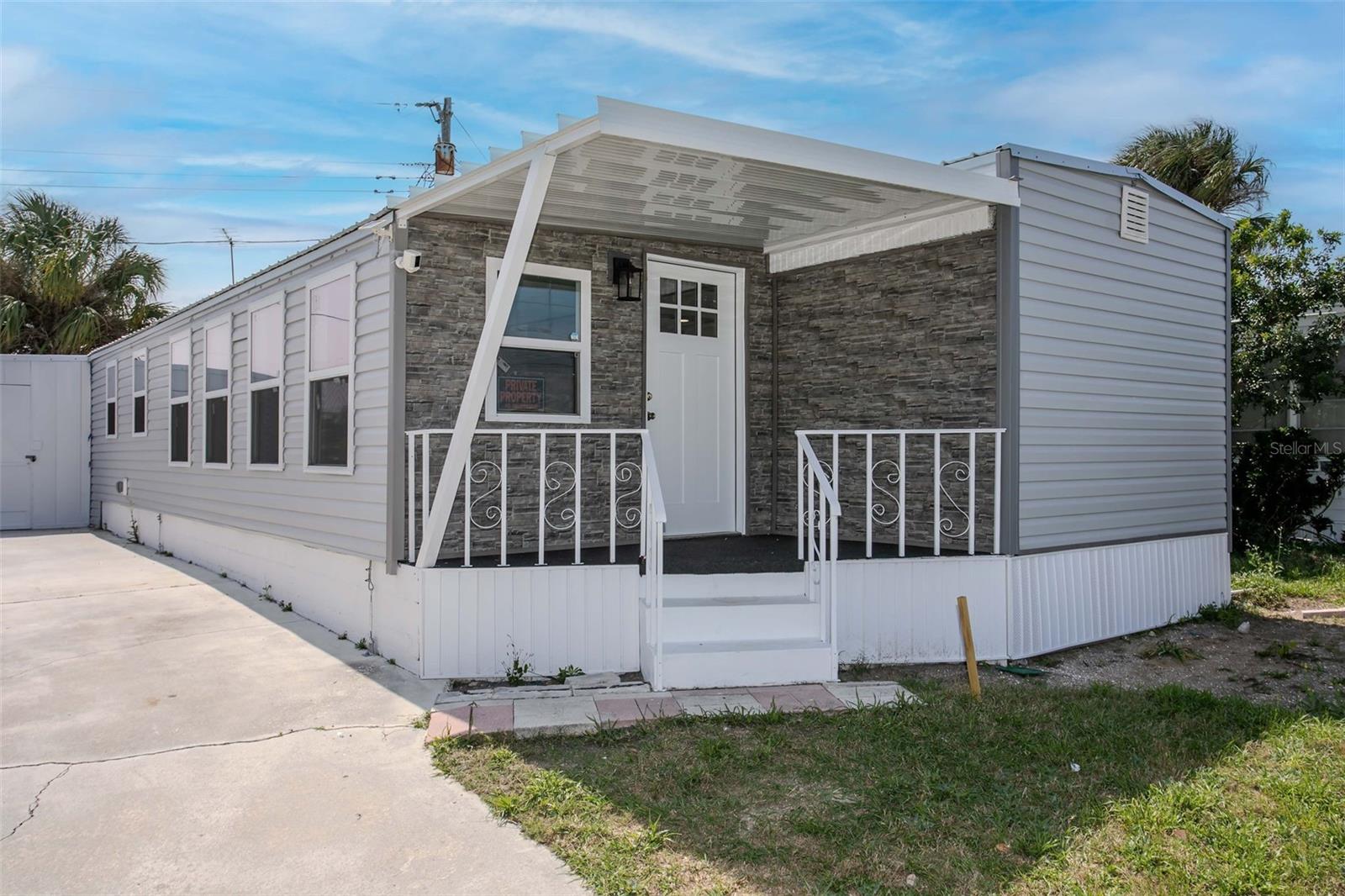 Image 2 of 32 For 410 51st Avenue Drive W