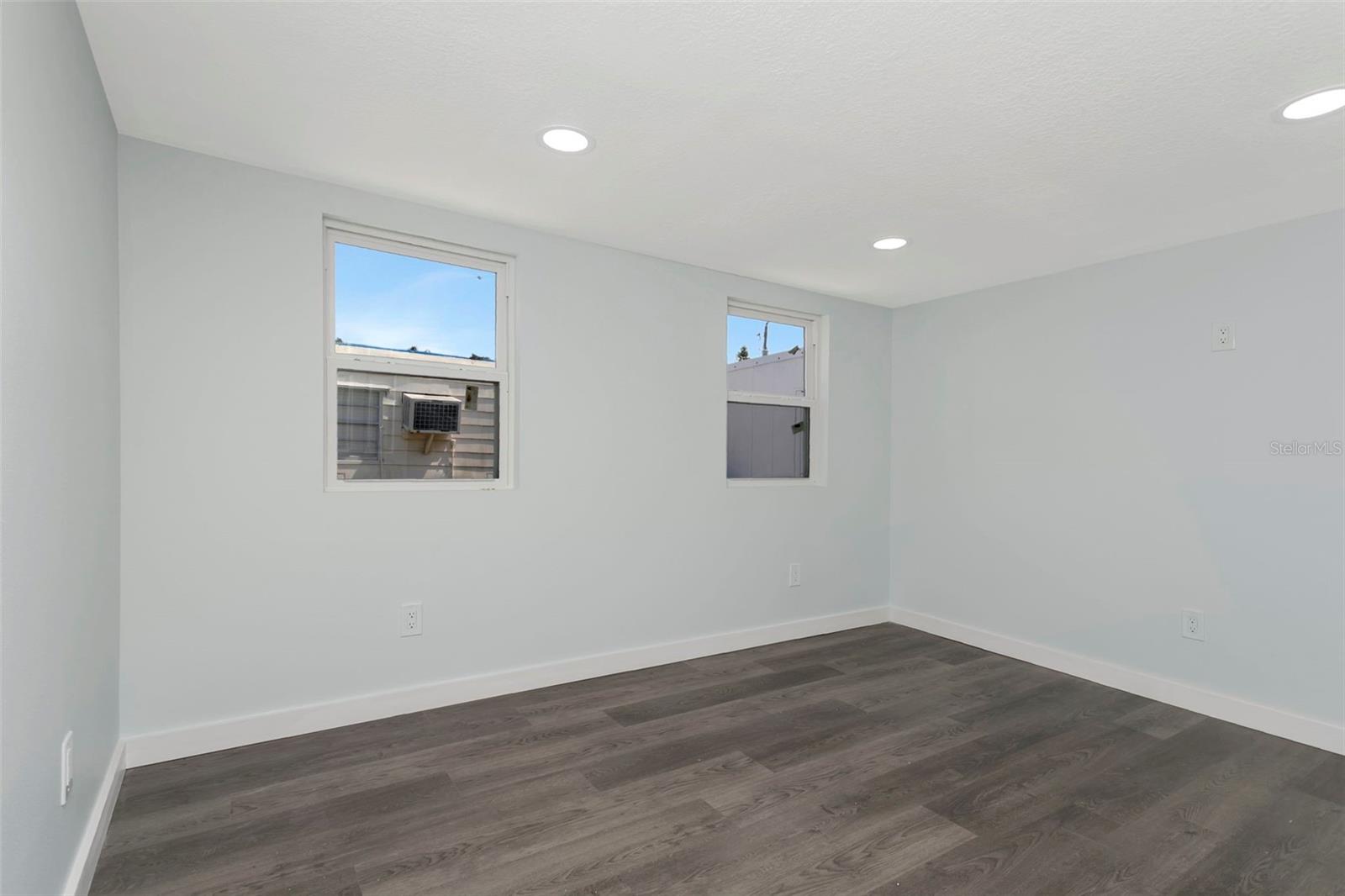 Image 21 of 32 For 410 51st Avenue Drive W