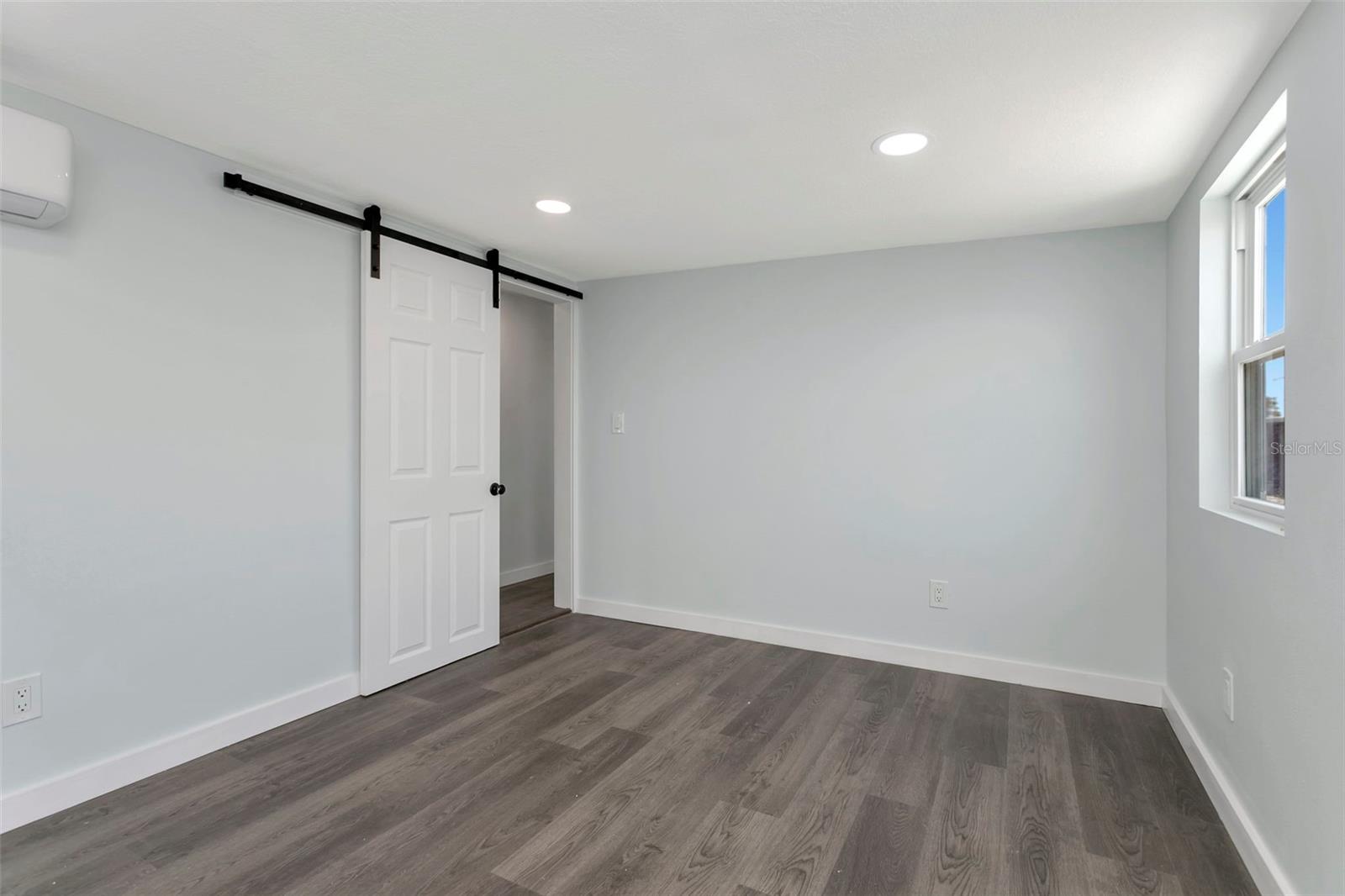 Image 22 of 32 For 410 51st Avenue Drive W