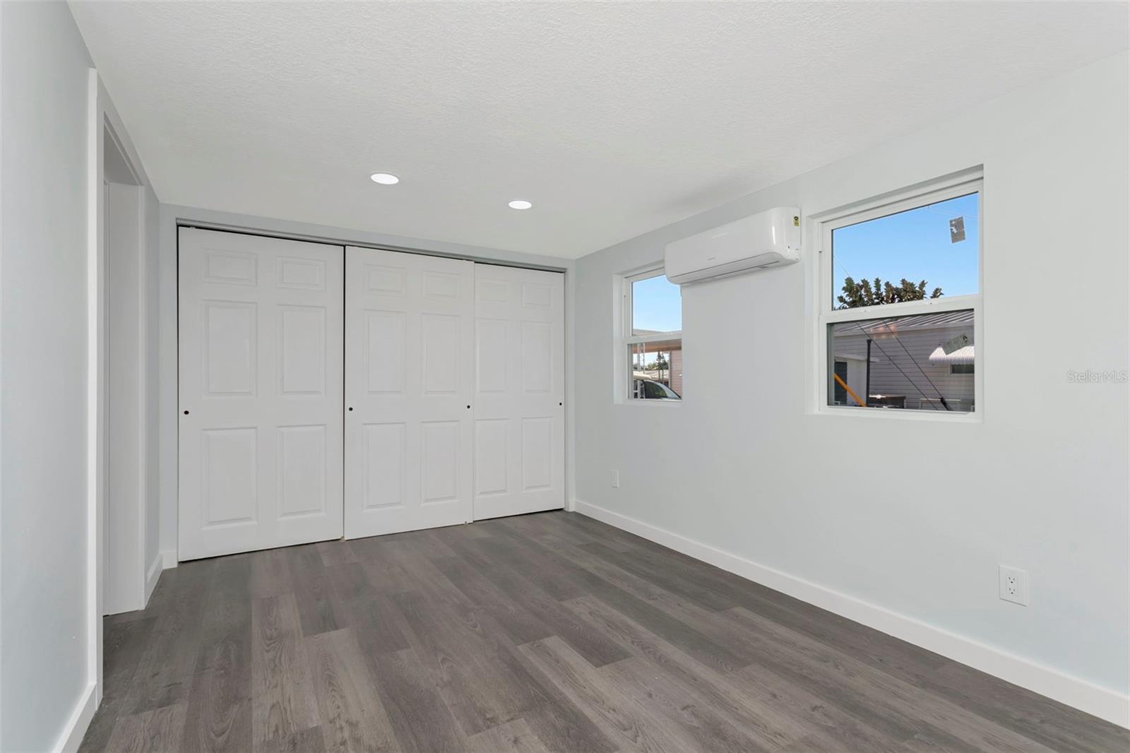 Image 24 of 32 For 410 51st Avenue Drive W