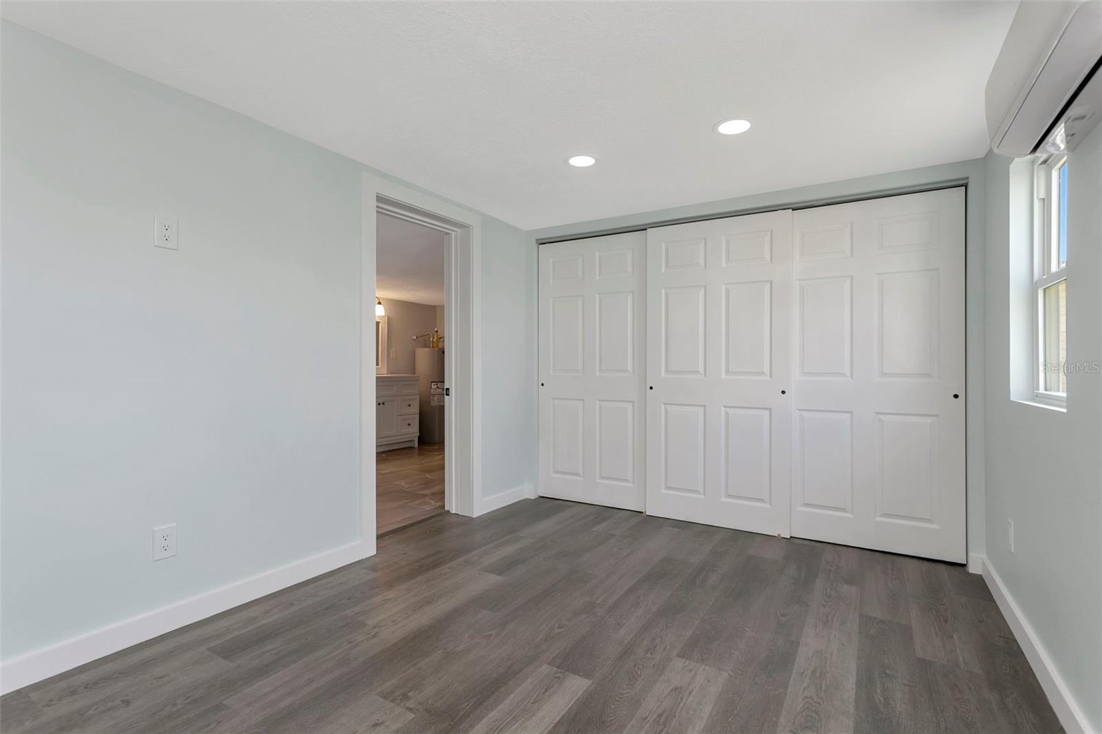 Image 25 of 32 For 410 51st Avenue Drive W