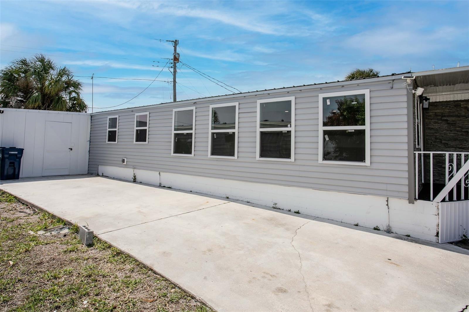 Image 3 of 32 For 410 51st Avenue Drive W