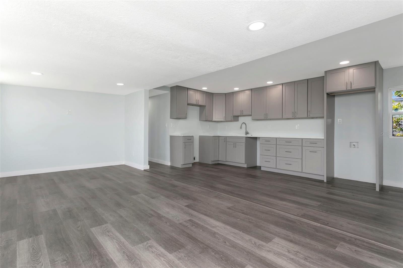 Image 9 of 32 For 410 51st Avenue Drive W