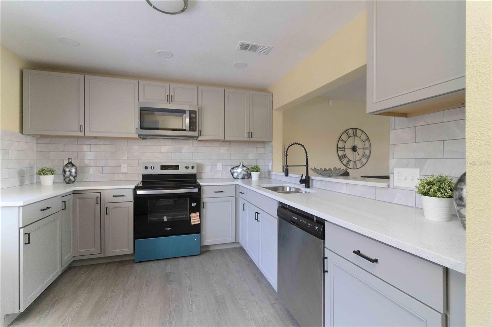 Image 5 of 41 For 5345 Lake Arrowhead Trail 12