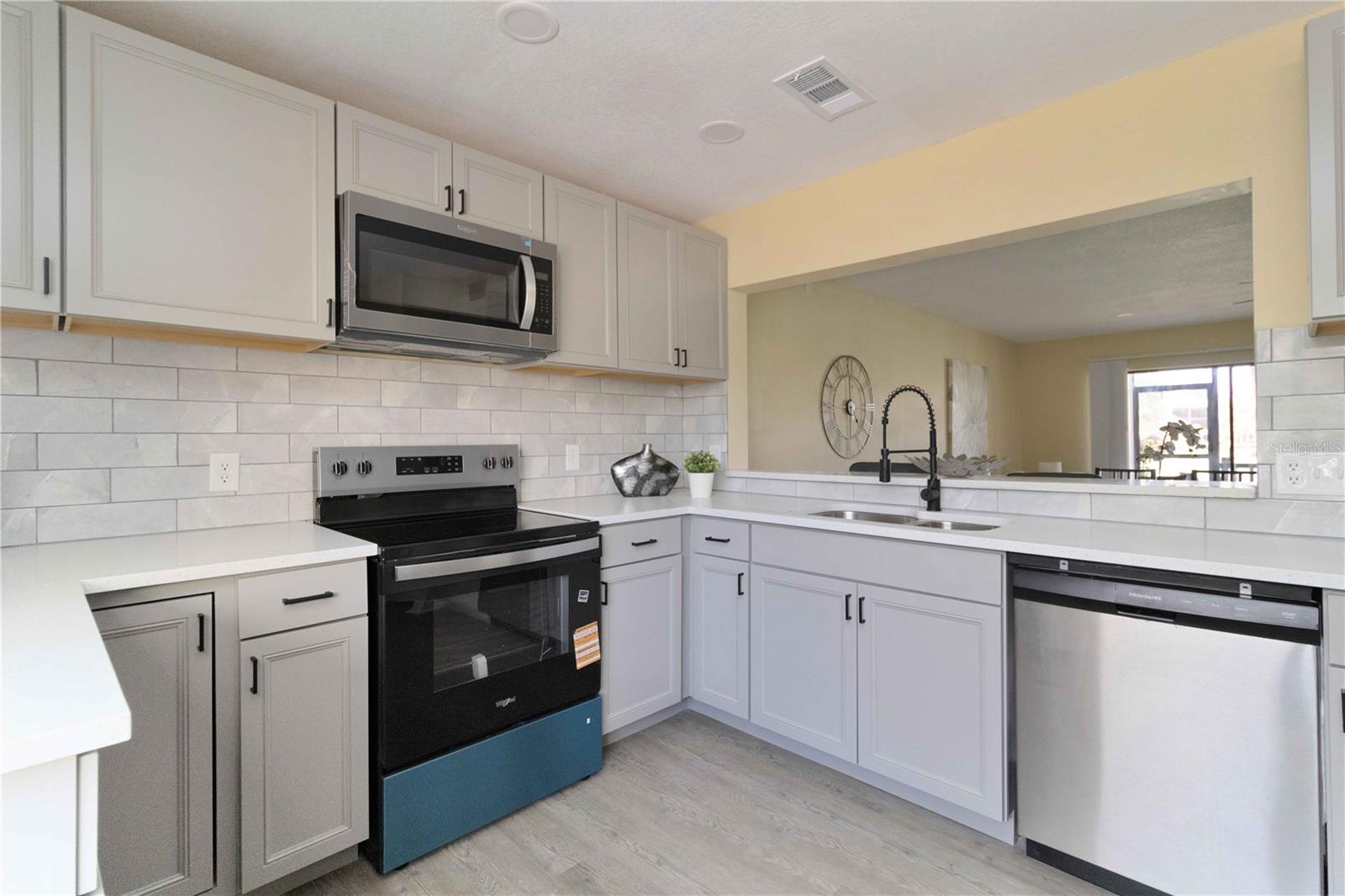 Image 7 of 41 For 5345 Lake Arrowhead Trail 12