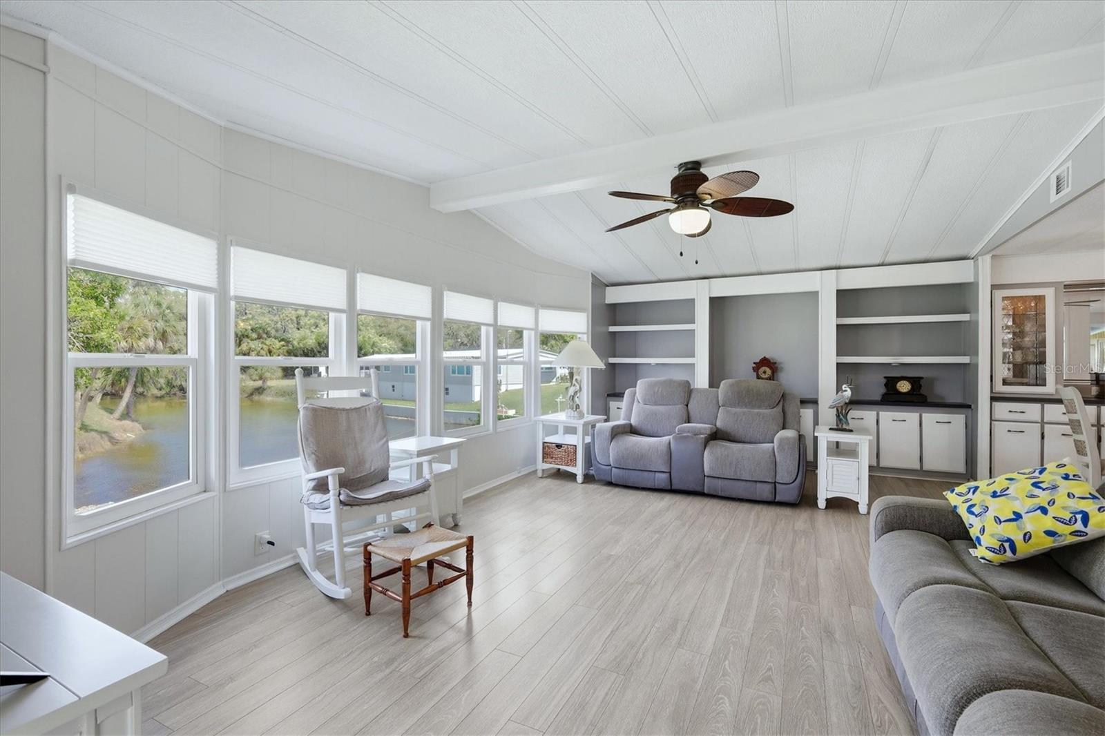 Image 11 of 53 For 4214 15th Street E