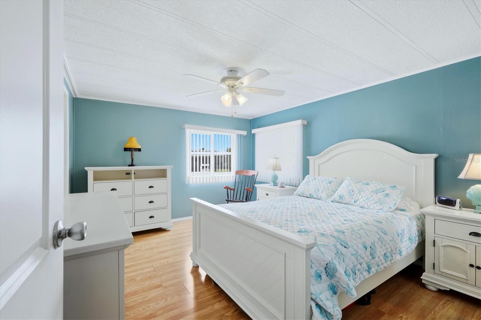 Image 17 of 53 For 4214 15th Street E