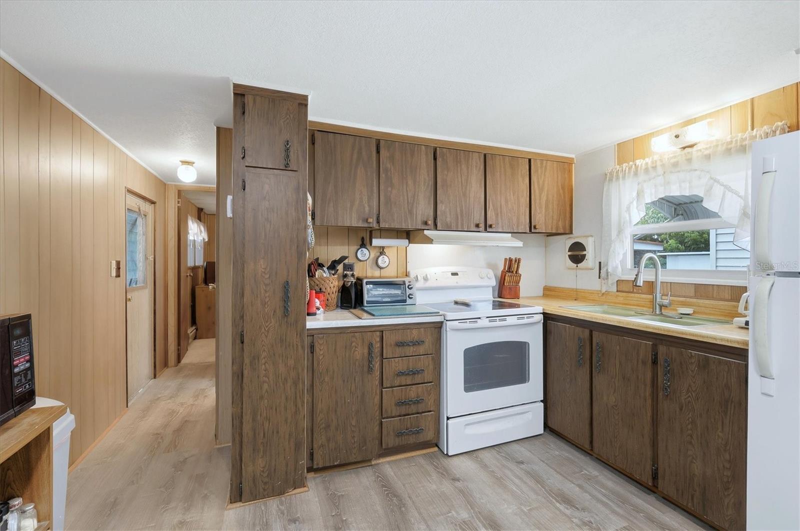 Image 12 of 46 For 1112 46th Avenue Drive E