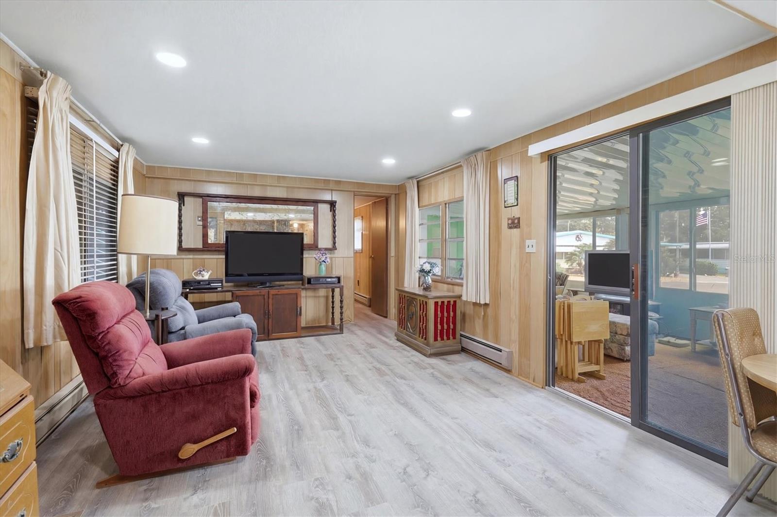 Image 4 of 46 For 1112 46th Avenue Drive E